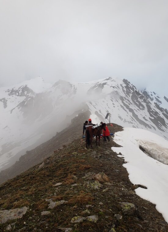 高防护等级气象站在独库公路高海拔雪山投入运行